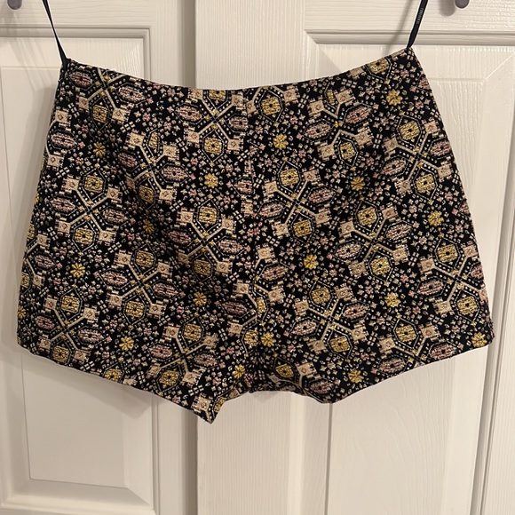 U12- Forever 21 Black Shorts High Waist Gold Metallic Stitch Side Zip Size Small - Picture 2 of 11